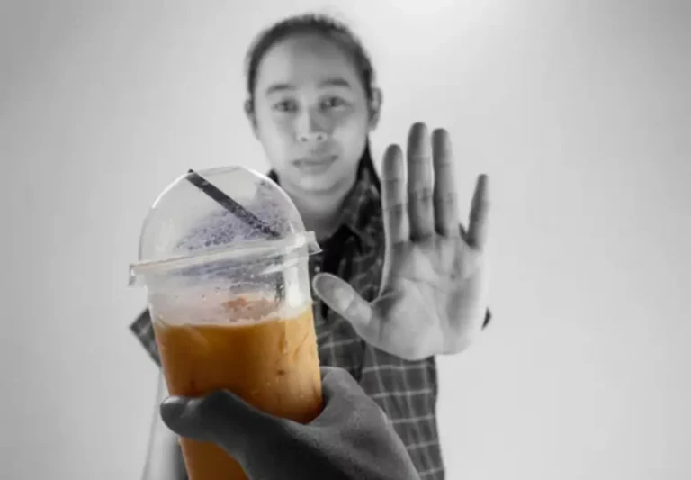 Lire la suite à propos de l’article Votre café quotidien : Ami ou ennemi de votre équilibre féminin ?